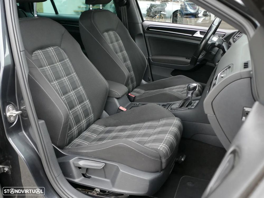 VW Golf Variant 2.0 TDi GTD DSG - 32