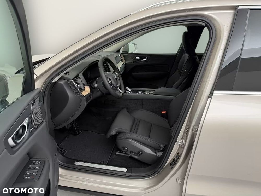 Volvo XC 60 T6 Plug-In Hybrid AWD Plus Bright - 16