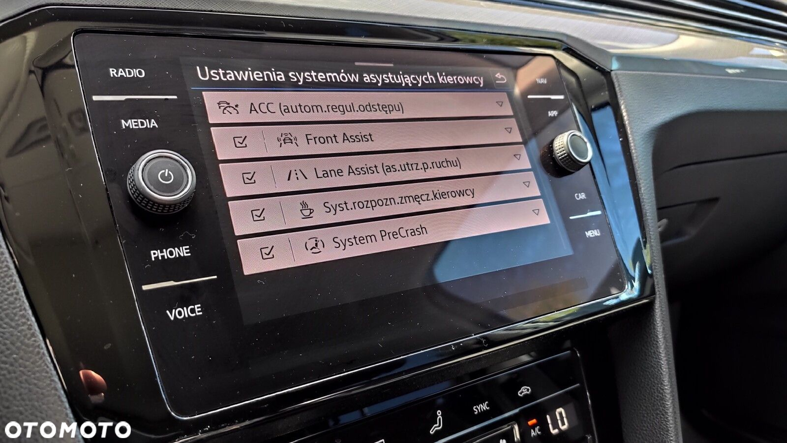 Volkswagen Passat - 22