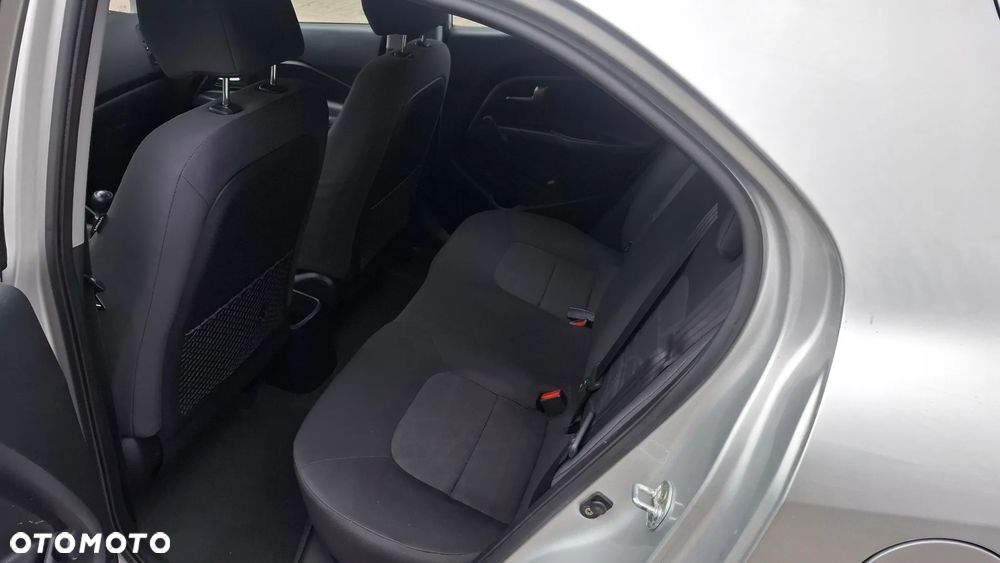 Kia Rio 1.2 Dream Team Edition - 9