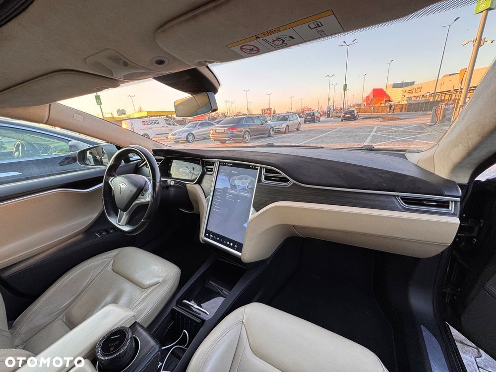 Tesla Model S - 21