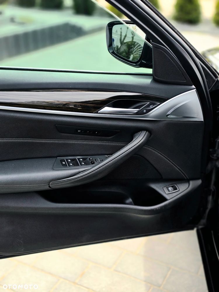 BMW Seria 5 520i Sport Line - 18