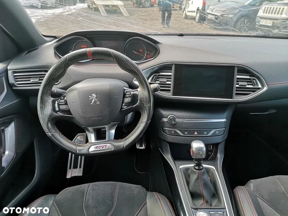 Peugeot 308 1.6 e-THP GTi by Sport S&S - 20