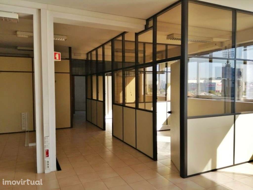 Escritório amplo para arrendar - Exponor/Mar Shopping - Grande imagem: 3/17