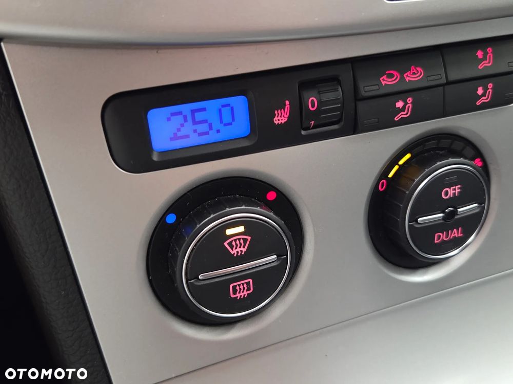 Volkswagen Passat Variant 2.0 TDI BlueMotion Technology DPF Comfortline - 36