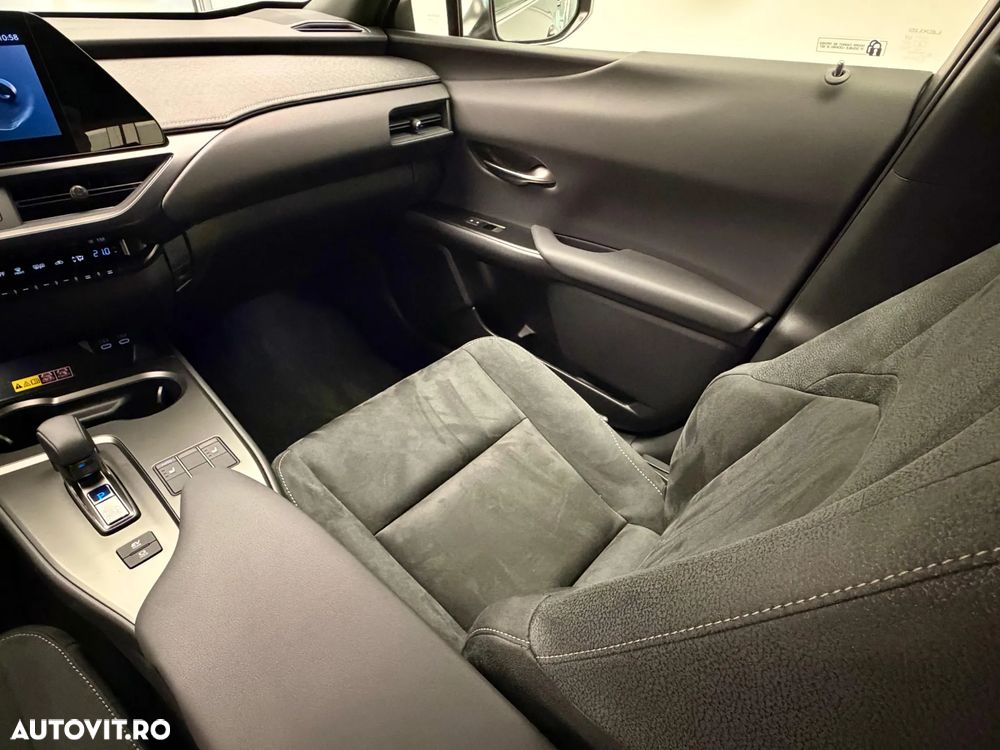 Lexus UX 300h AWD CVT HEV Business - 14