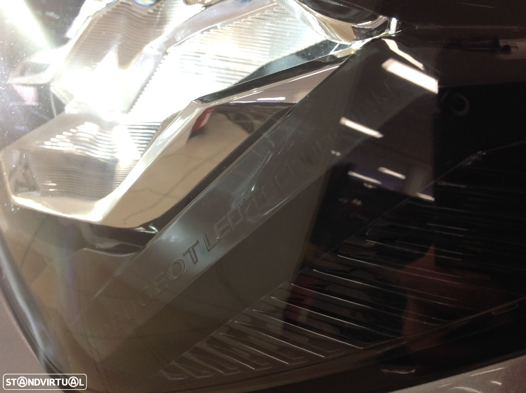 Peugeot 2008 1.2 PureTech Allure EAT8 - 51