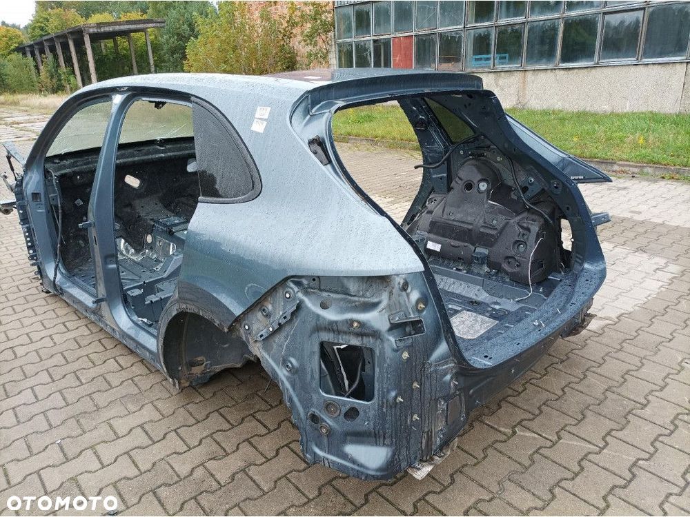 PORSCHE CAYENNE S III 9Y PAS TYLNY WANNA BŁOTNIKI LM5E - 2