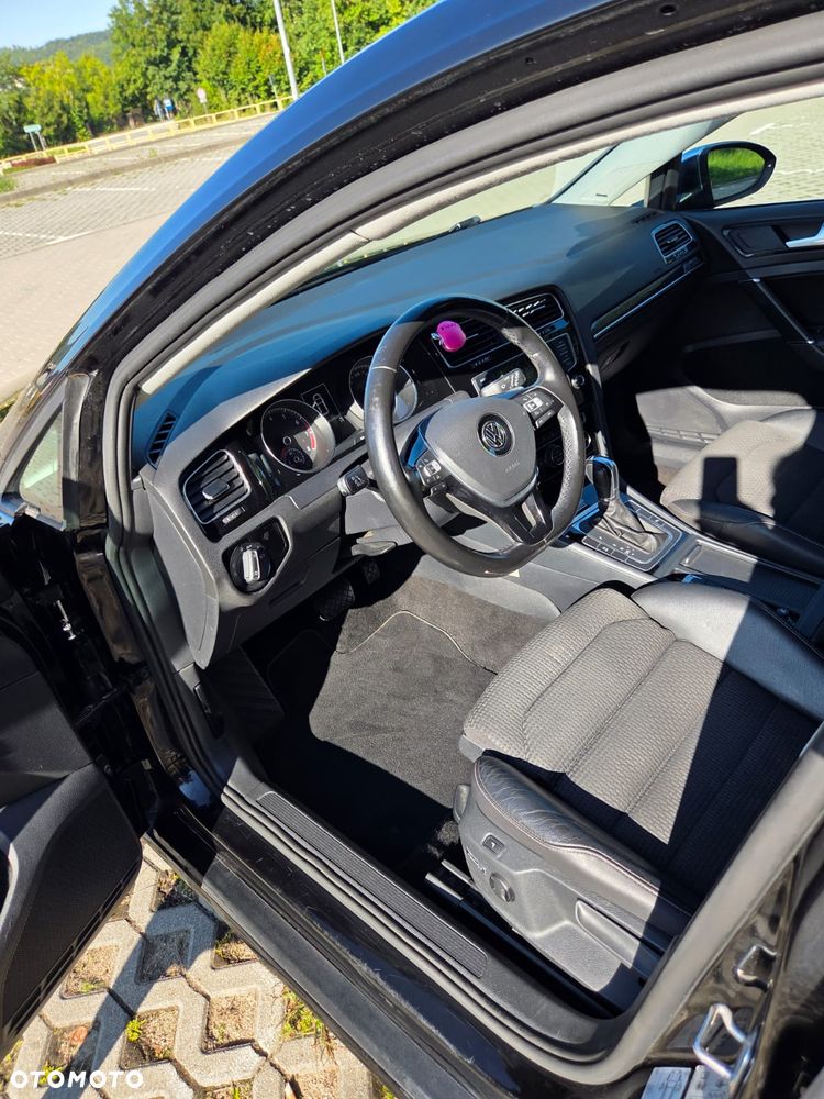Volkswagen Golf - 10