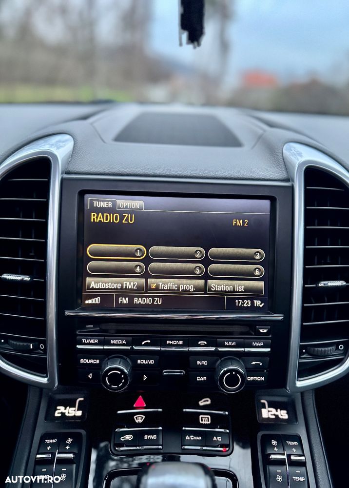 Porsche Cayenne - 24