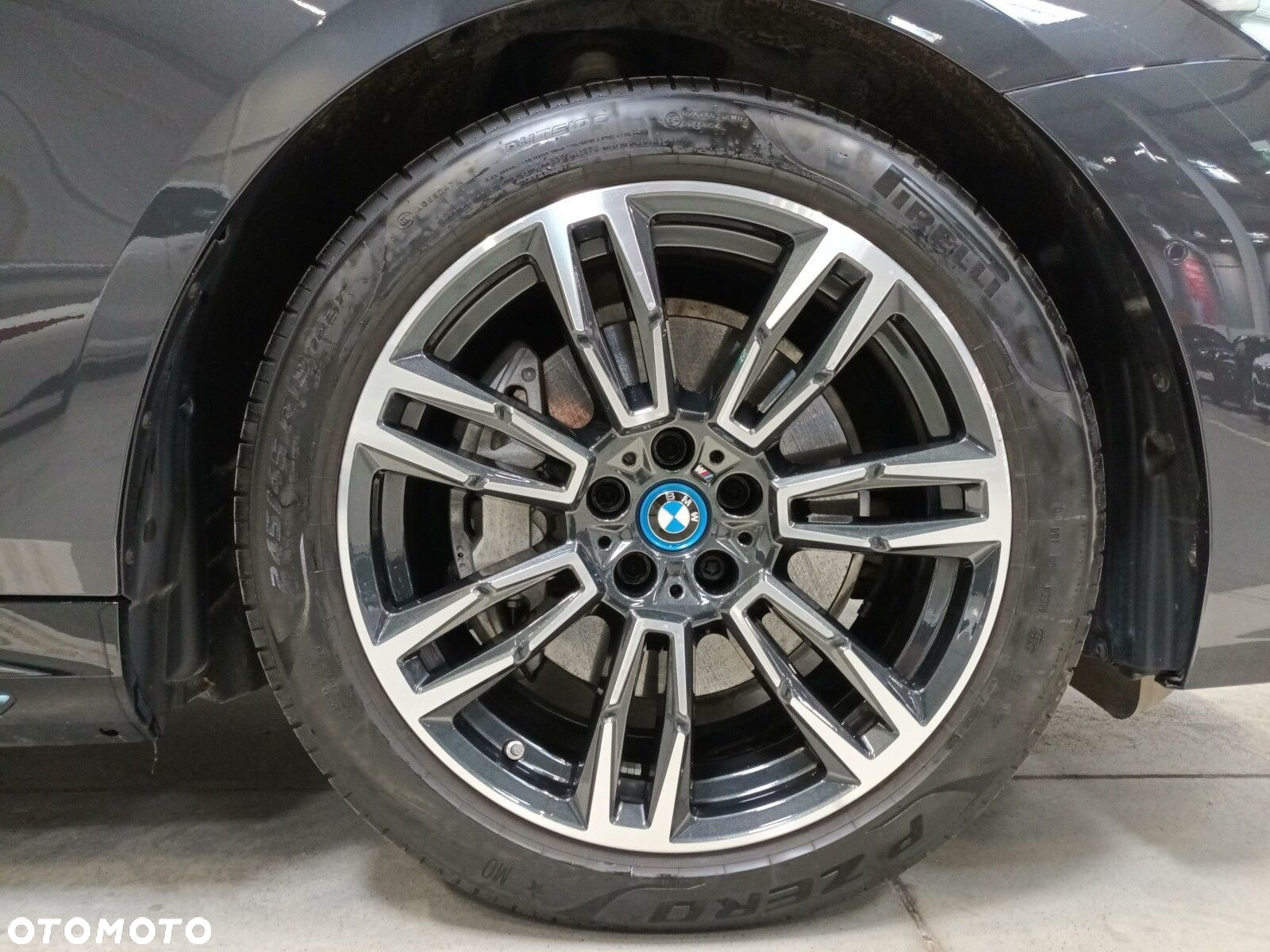 BMW i5 - 9