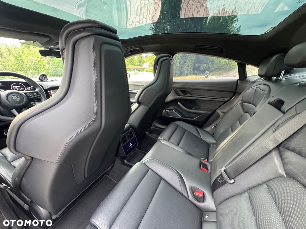 Porsche Taycan 105kWh Turbo - 12