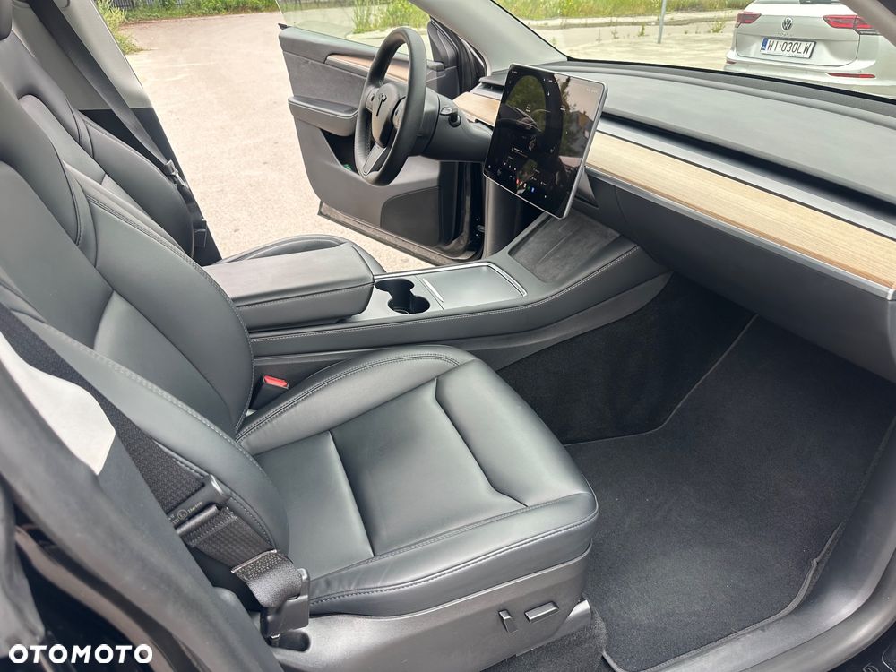 Tesla Model Y Long Range AWD - 20
