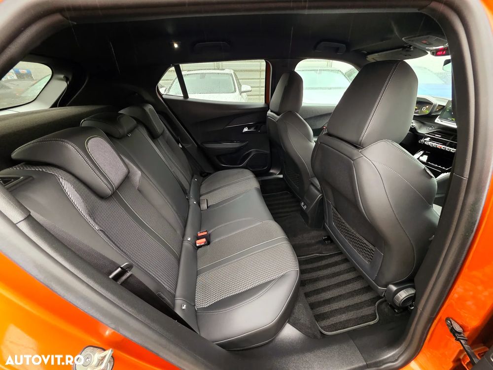 Peugeot 2008 PureTech 130 EAT8 GT - 16