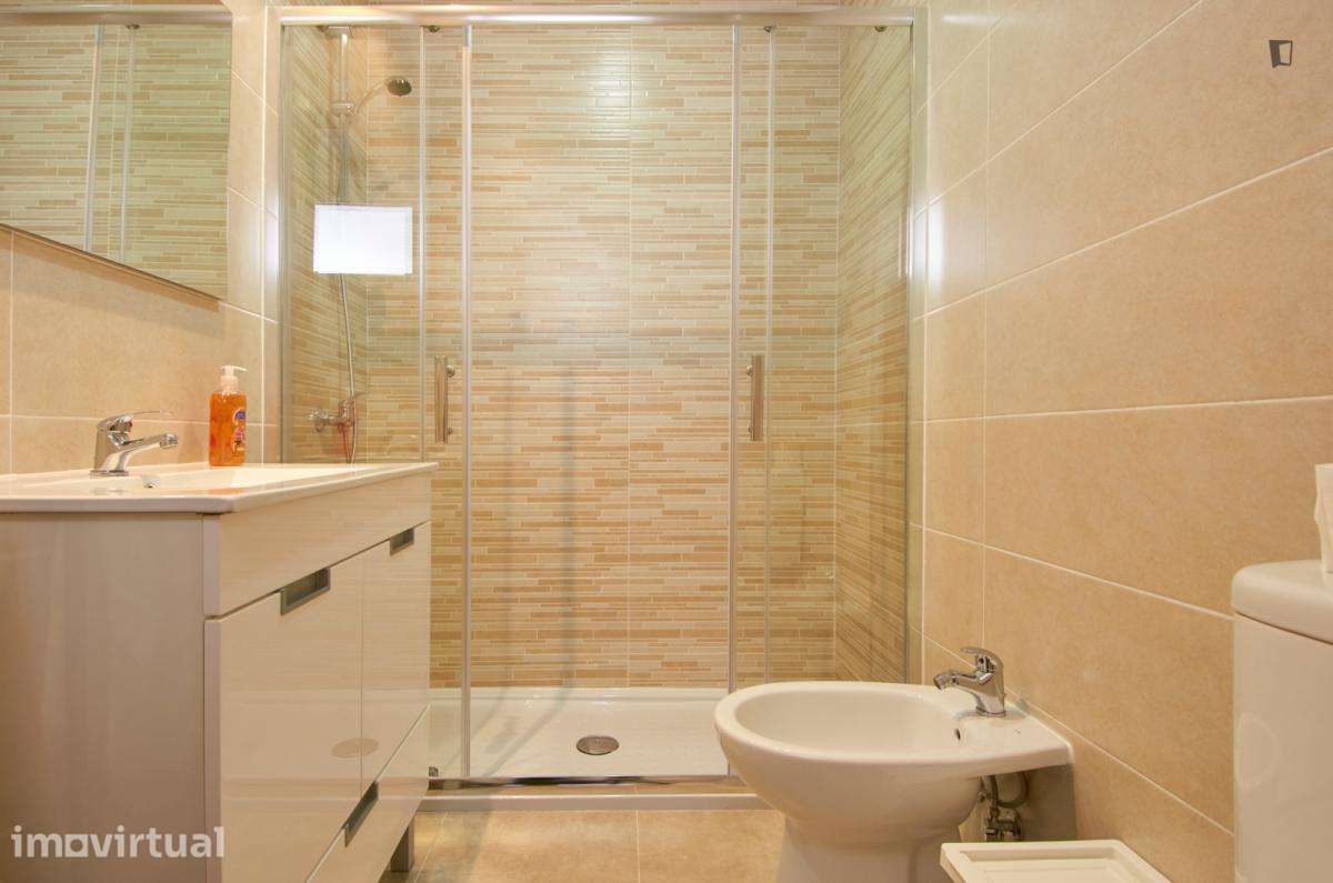 Quarto - localizado em Penha de França Lisbon - Grande imagem: 3/28