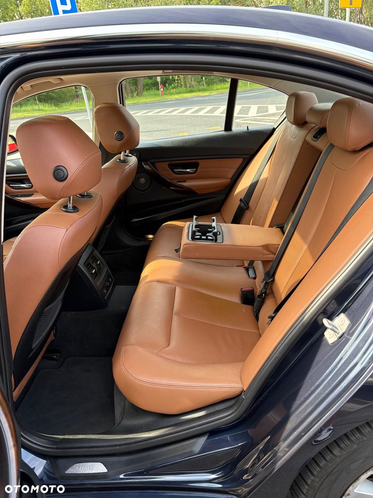 BMW Seria 3 335i xDrive - 9