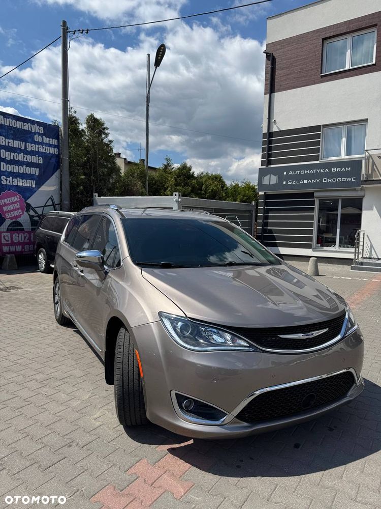 Chrysler Pacifica - 3