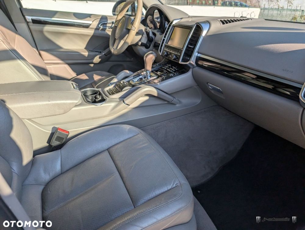Porsche Cayenne - 11