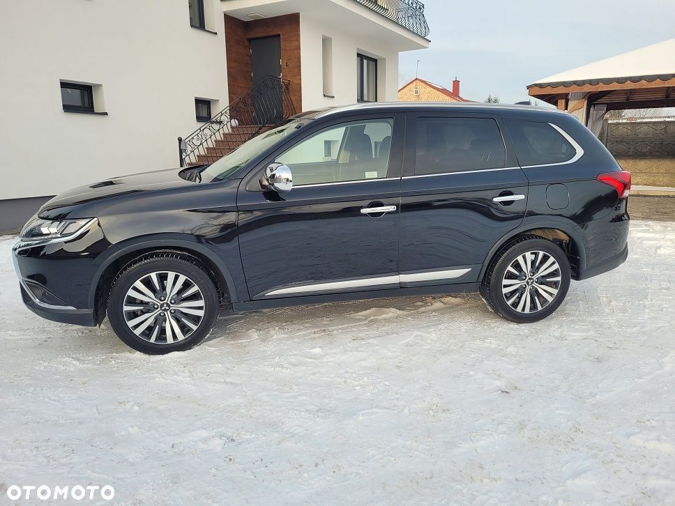 Mitsubishi Outlander 2.0 Intense + Navi 4WD CVT - 29