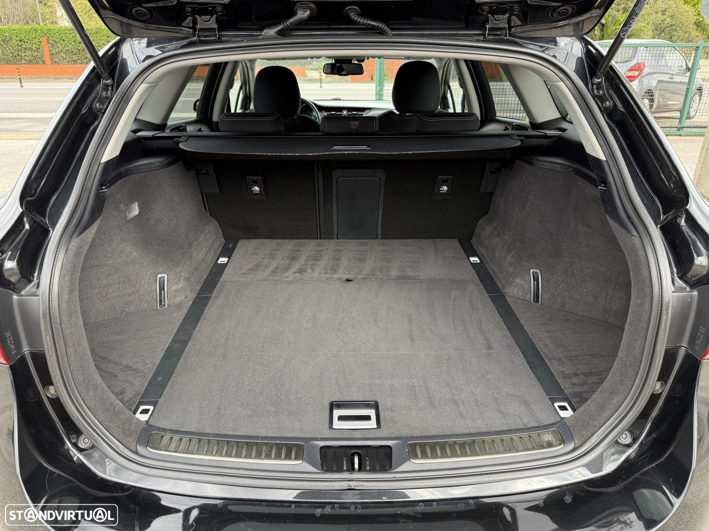 Toyota Avensis Touring Sports 2.0 D-4D Luxury+GPS - 14