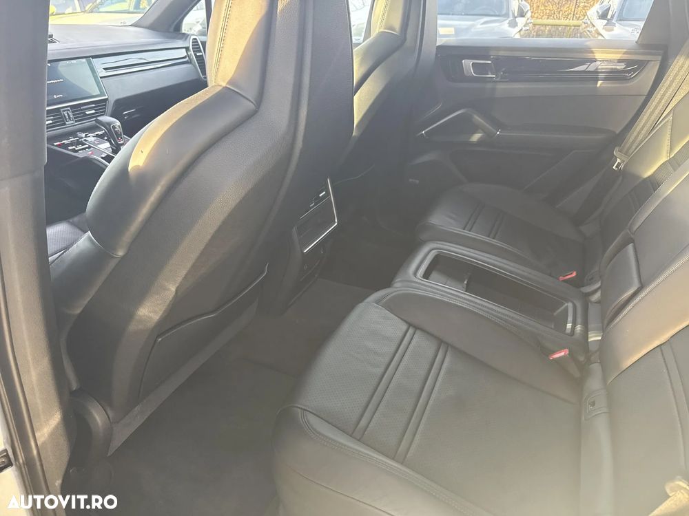Porsche Cayenne Standard - 19