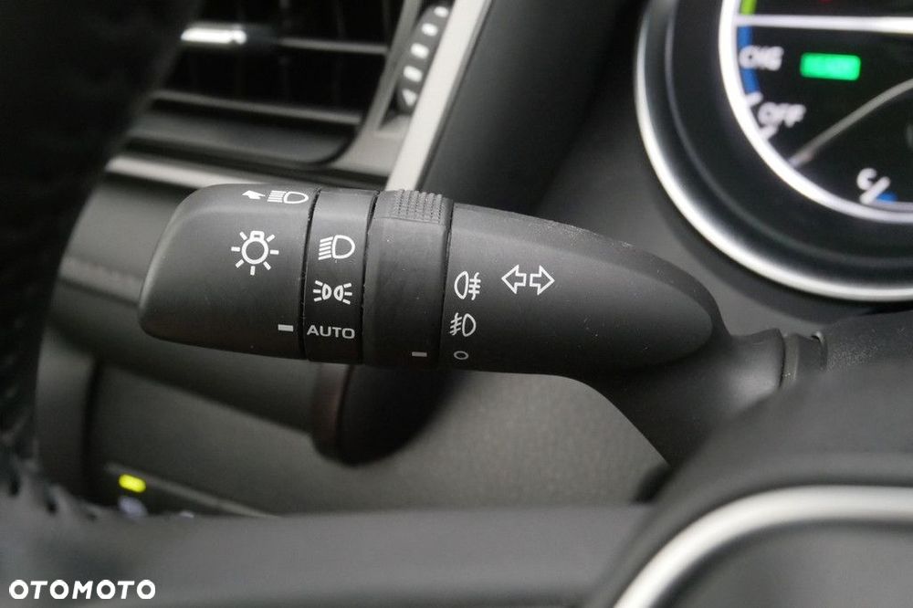Toyota Camry 2.5 Hybrid Comfort CVT - 25