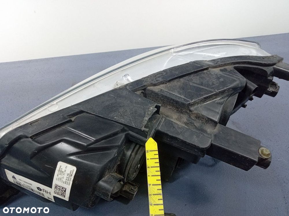 VOYAGER V 07- REFLEKTOR PRAWY XENON 05113334AE - 7