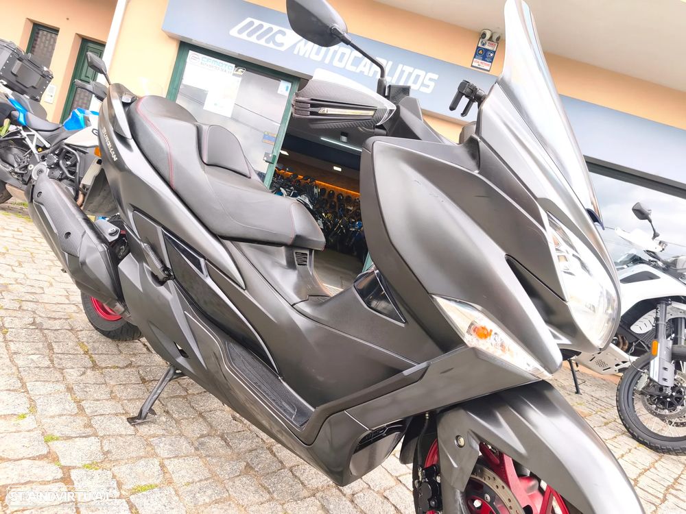 Suzuki Burgman Maxi Scooter - 3