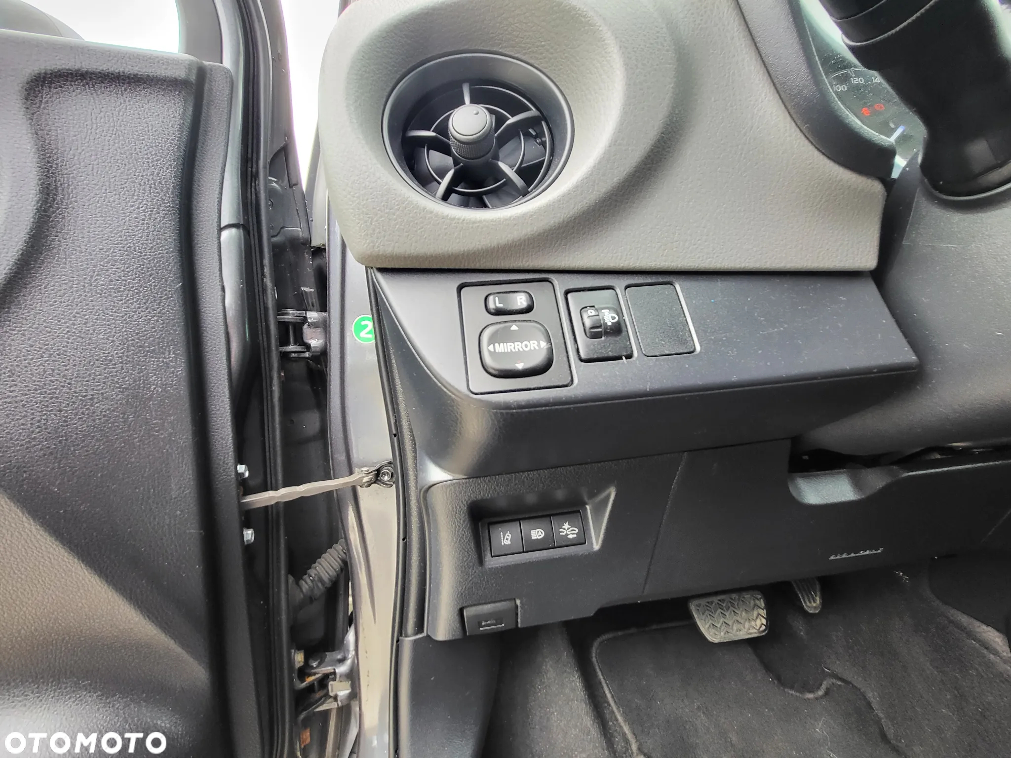 Toyota Yaris - 28