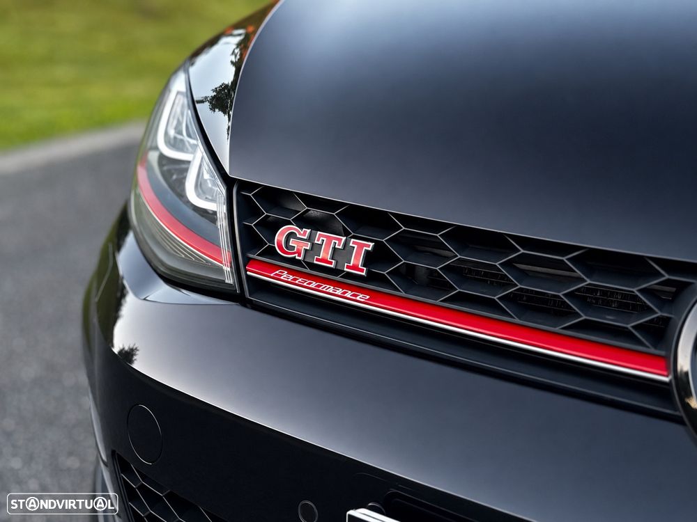 VW Golf GTI Performance BlueMotion DSG - 11