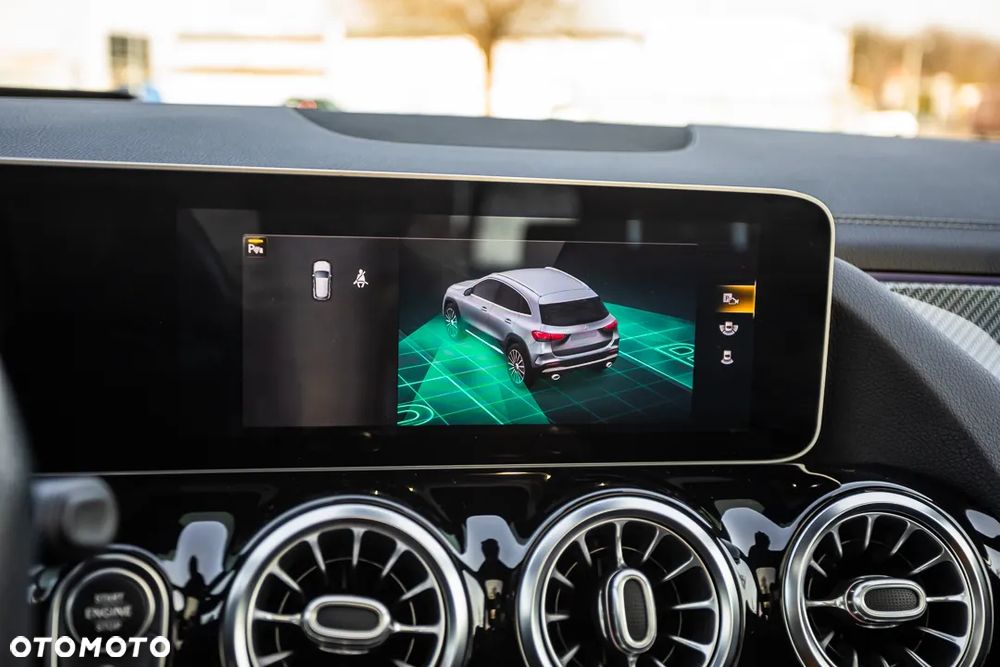 Mercedes-Benz GLA - 28