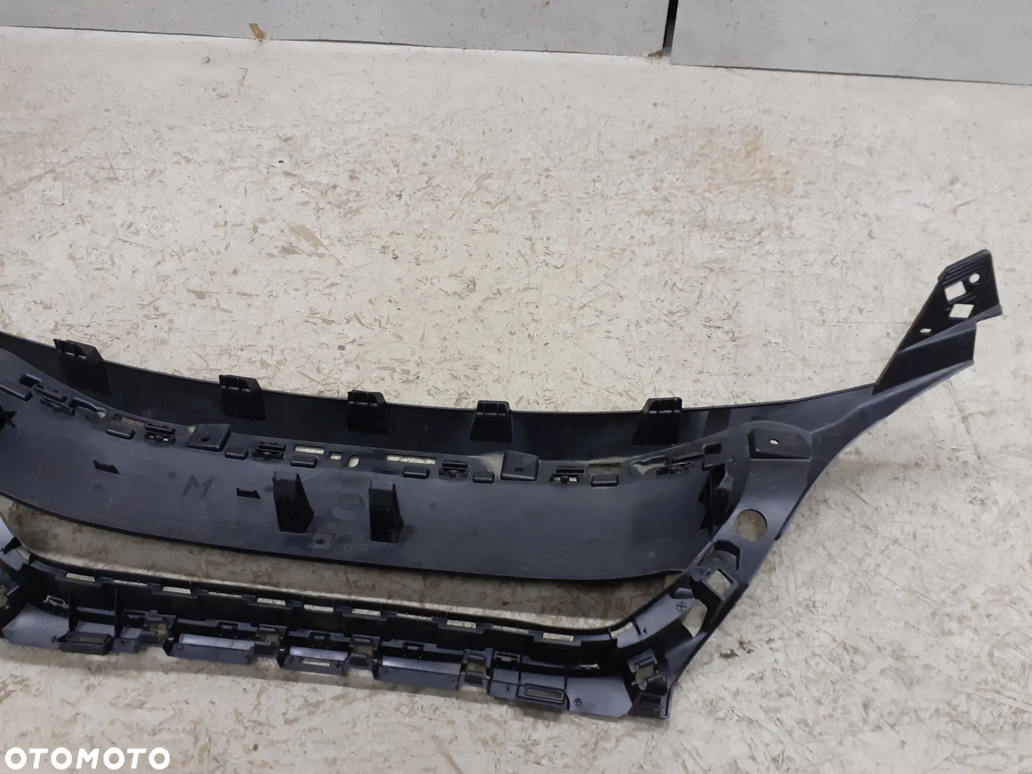 WZMOCNIENIE PODSTAWA GRILLA ATRAPY PEUGEOT 3008 5008 2016-> 9814278877 - 6