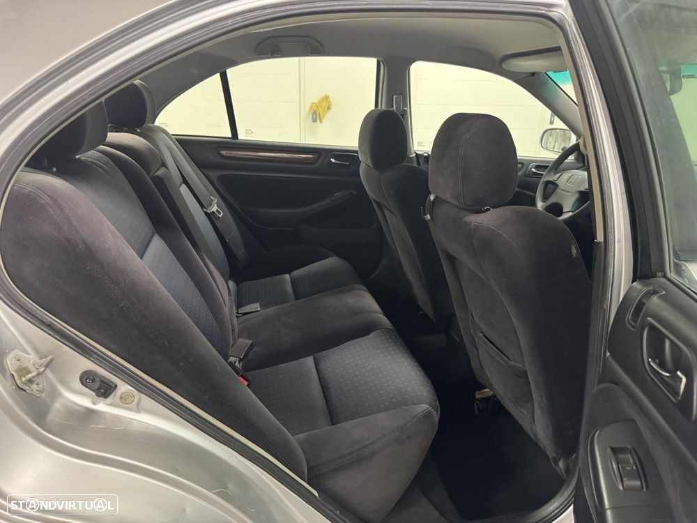Honda Accord 1.6 LS - 23