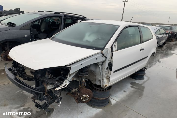 Usa stanga Volkswagen VW Polo 4 (facelift)  [din 2005 pana  2009] seria Hatchback 5-usi 1.4 TD MT ( - 2