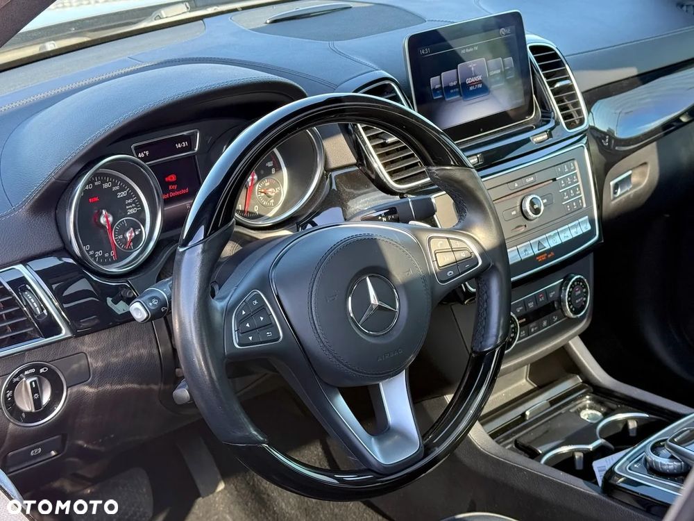 Mercedes-Benz GLS - 21