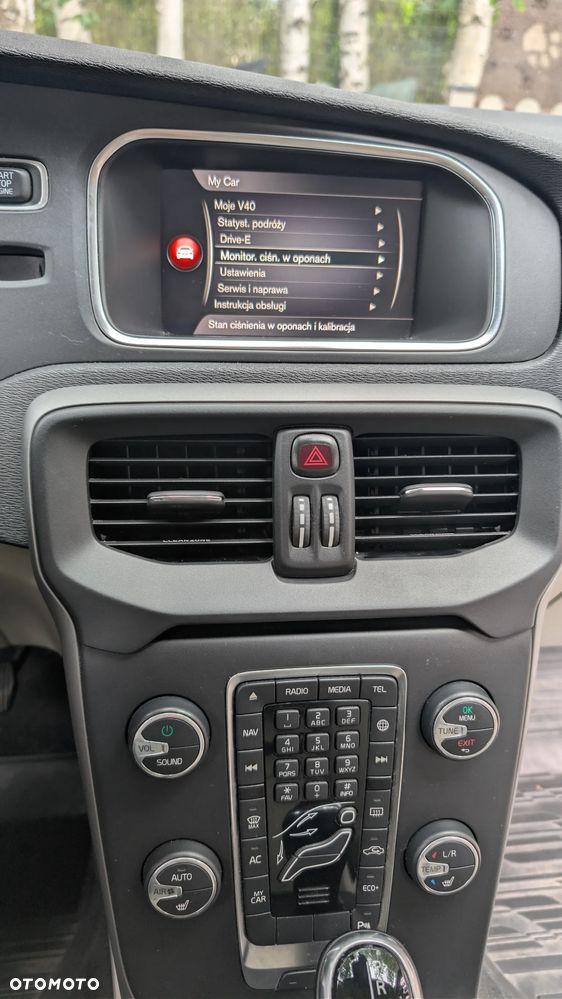 Volvo V40 D2 Drive-E Momentum - 19