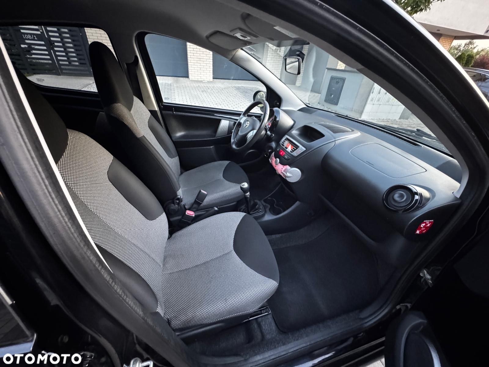 Toyota Aygo Black - 12
