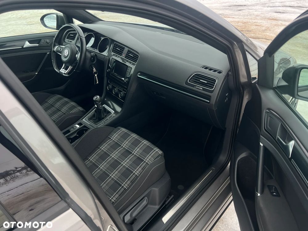 Volkswagen Golf - 10