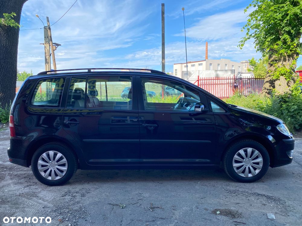 Volkswagen Touran - 10