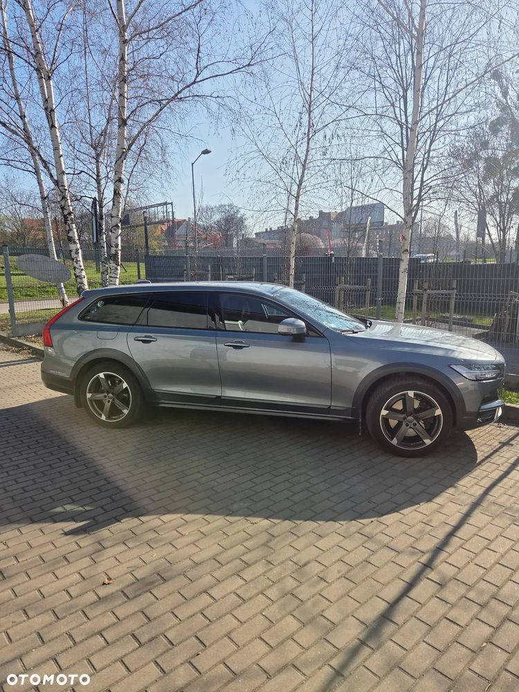 Volvo V90 Cross Country - 1