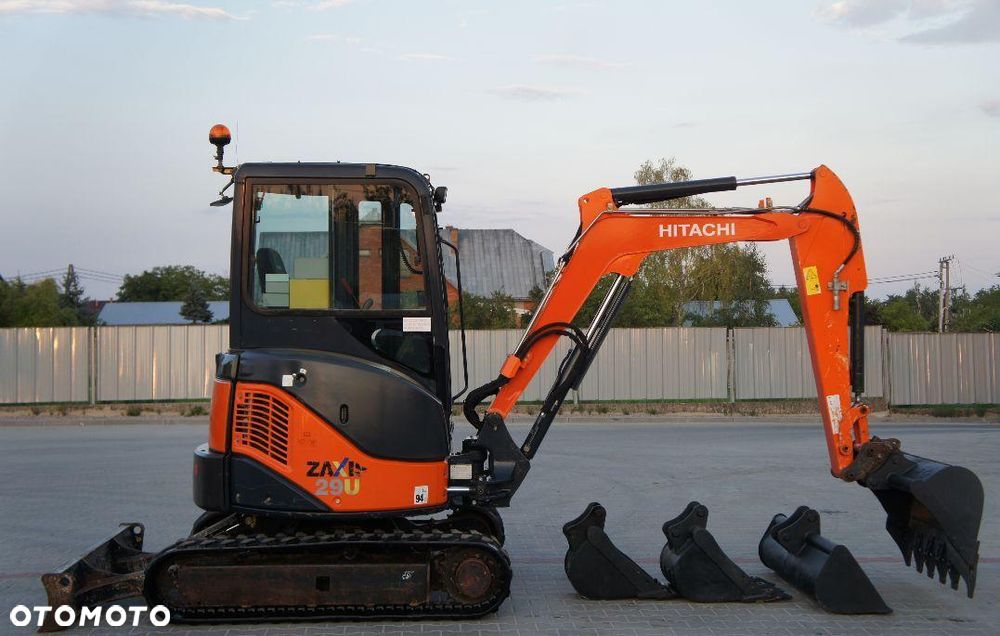 Hitachi Hitachi ZX29U-3  z lyzkami, Minikoparka , ROKU 2013 - 9