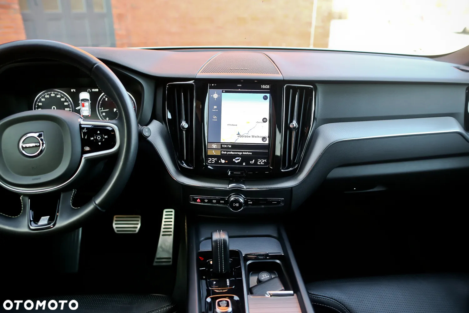 Volvo XC 60 D5 AWD Geartronic RDesign - 24