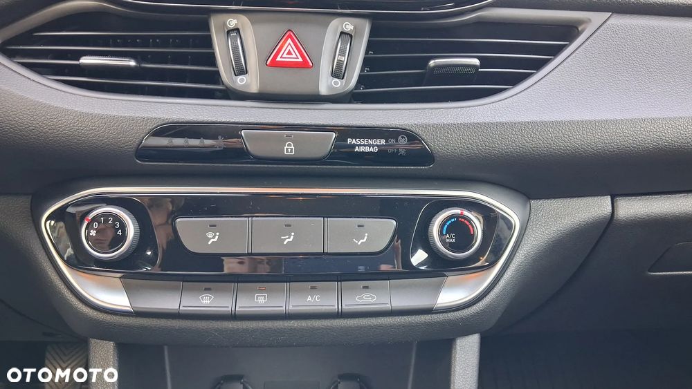 Hyundai i30 1.6 D Classic + - 15