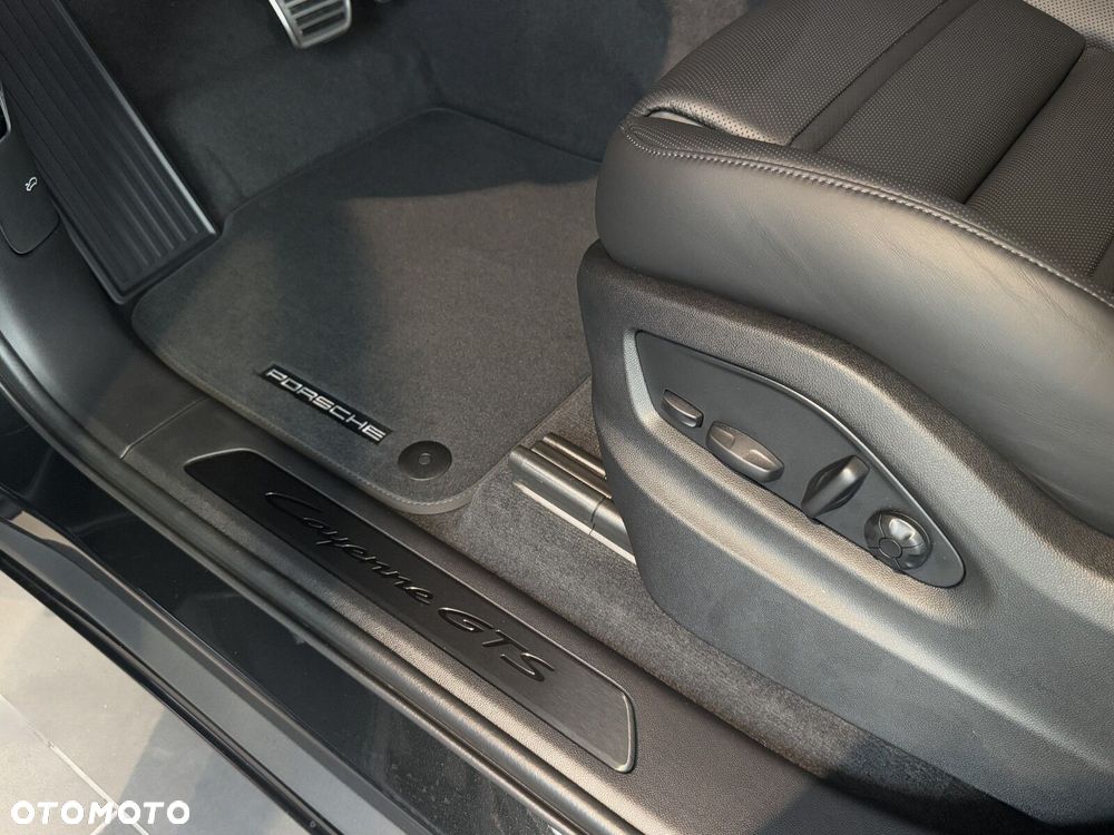 Porsche Cayenne - 19