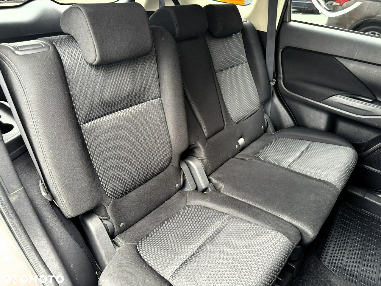 Mitsubishi Outlander 2.0 Intense + 4WD CVT - 29