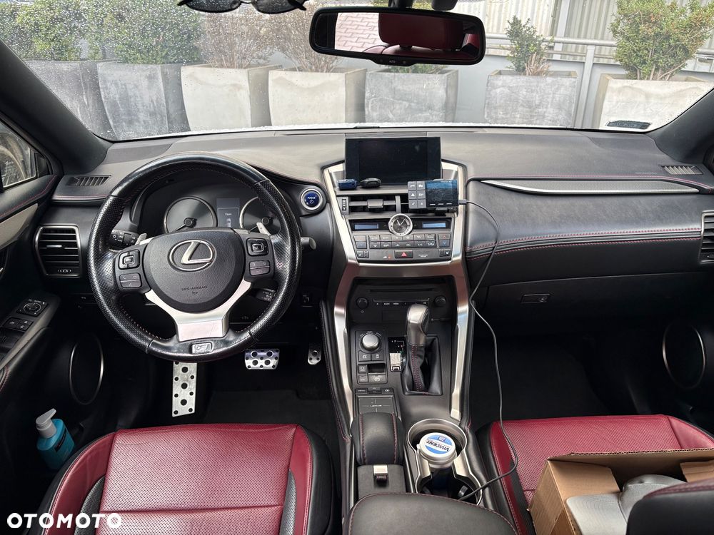 Lexus NX 300h F Sport Edition AWD - 8