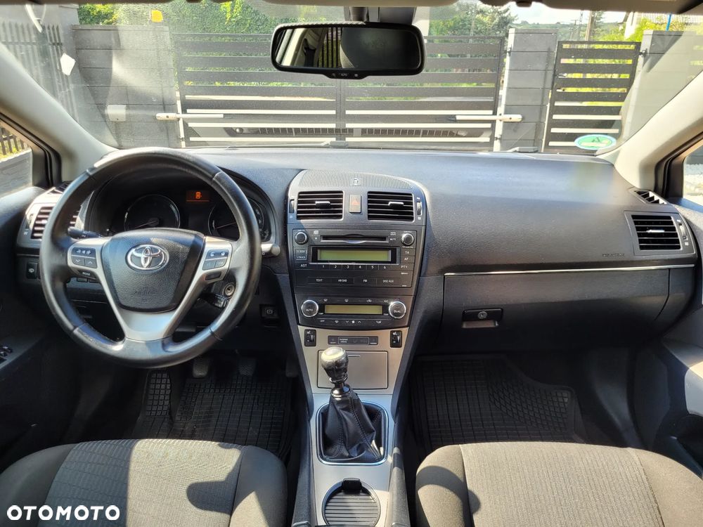 Toyota Avensis 1.8 Sol - 15
