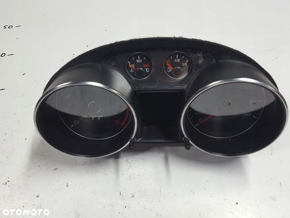 AUDI TT 8J 06-14r 2.0 TFSI BWA LICZNIK ANGLIK 8J0920980F - 2