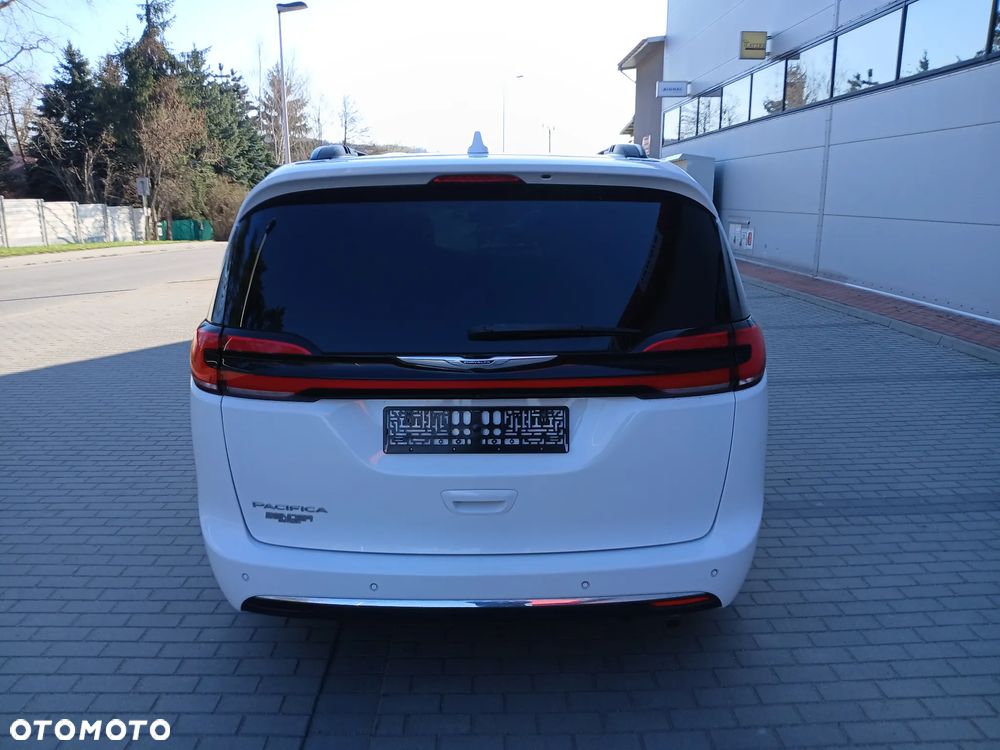 Chrysler Pacifica - 11