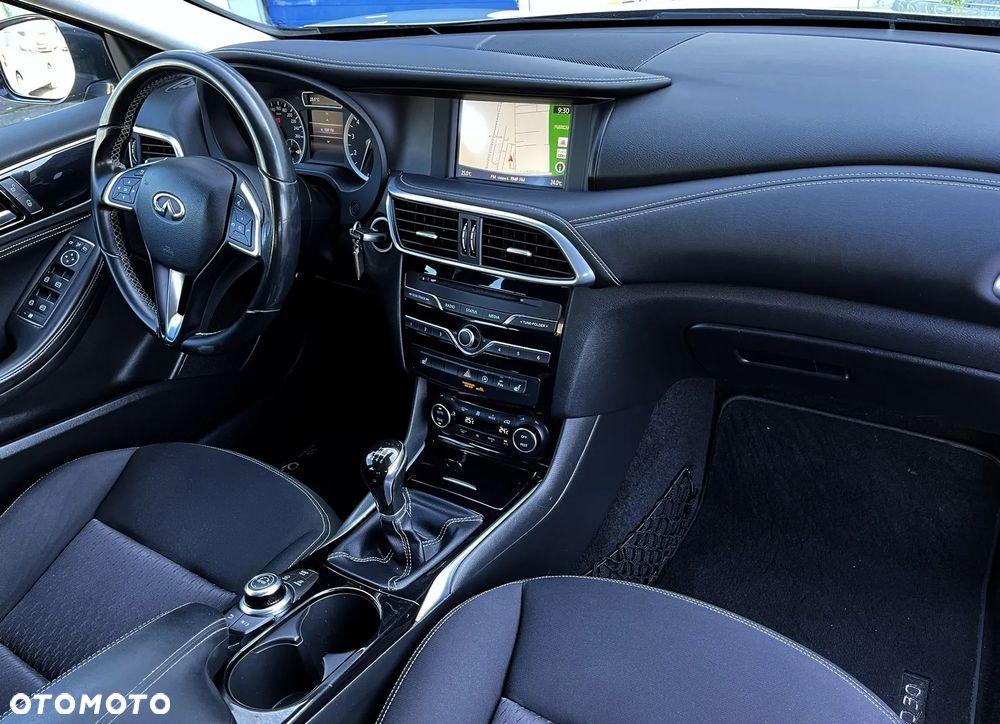 Infiniti Q30 - 8